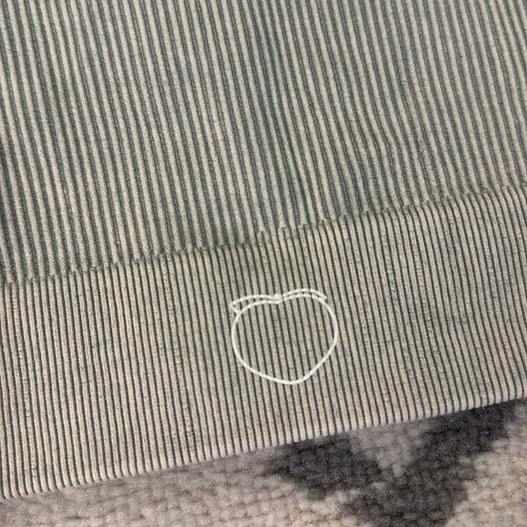 Peachy Bunz Ribbed Cropped Top Sports Bra Sz S - Sage Green - Picture 5 of 5